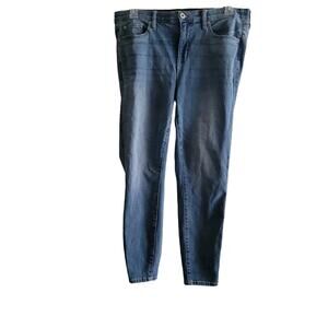 Torrid Jeans Premium Woman's size 16 Medium Wash Stretchy Waist Great Looking